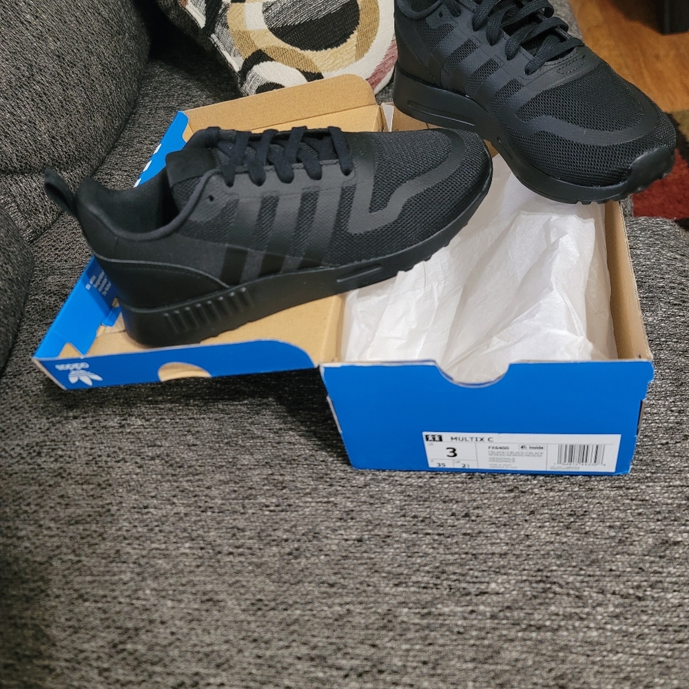(BRAND NEW) Little boys adidas multix c sneakers size 3